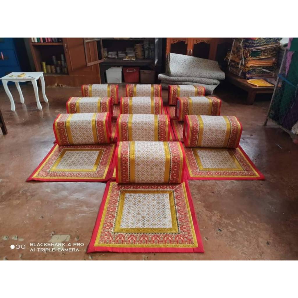 ชุดหมอนอิงหมอนกราบและผ้าอาสนะปูนั่งพระสงฆ์ (A set of cushions, prostrate pillows and asana cloth for sitting monks)