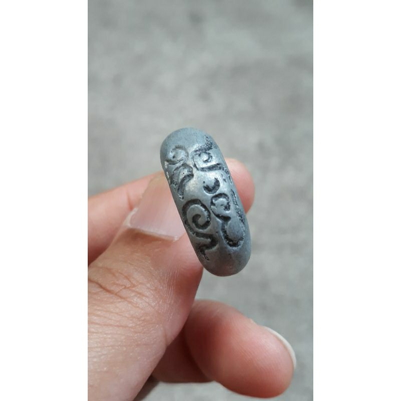 แหวนสะตัสโมนะ เนื้อแร่สารปากนกแก้ว ขนาด 1.8 หลวงพ่อหนุน วัดพุทธโมกพลาราม จ.สระแก้ว