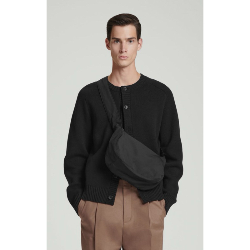 (มีcodeลด 30% : สูงสุด 600) ของแท้ สีดำพร้อมส่ง Cos bag - กระเป๋า Cos Nylon crossbody saddle bag (Cos saddle bag)