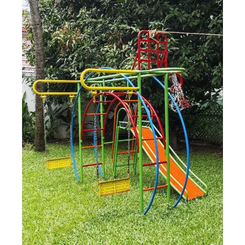 เครื่องเล่นปีนป่าย มือสองสภาพดีมาก ทำสีใหม่แล้ว  ส่งต่อ 19000 รวมส่ง