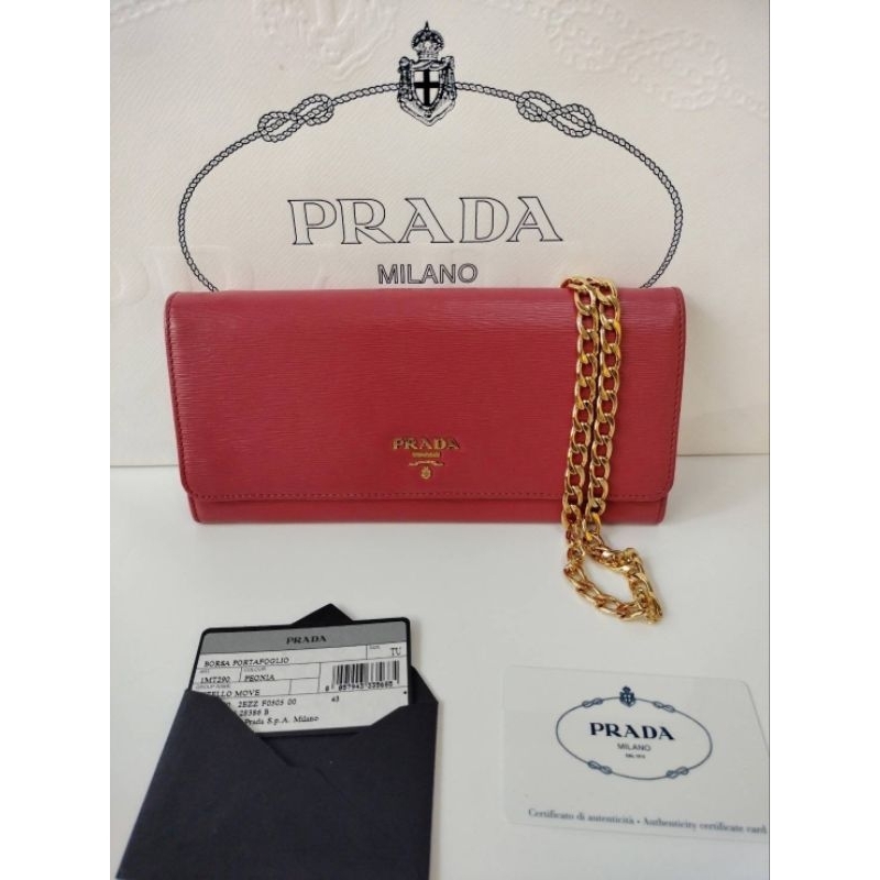 💖กระเป๋าสตางค์ Used Prada wallet on chain ปี16 สภาพสวยมาก ขอบมุมสวย อะไหล่ทอง📌รอเช็คสต๊อกก่อน