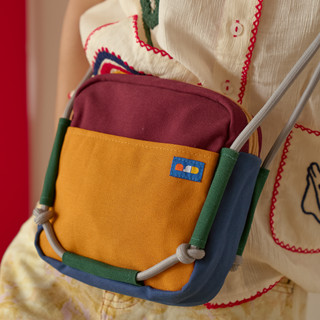 กระเป๋าสะพายข้างรุ่น Rubik ทำจากผ้าแคนวาสสีไม่ตก สายสะพายเป็…