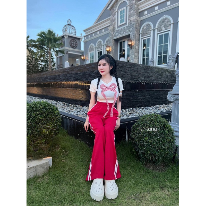 Nantana Set2ชิ้น คอปทรงสวย ติดโบว์น่ารักกรุบๆ มากับกางเกงทรงวอม แต่งแถบ สวยย