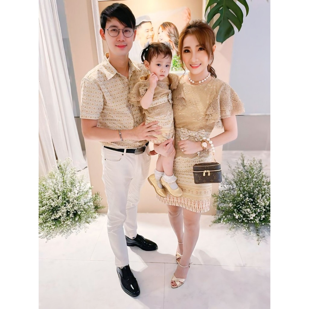 ชุดทำบุญ ชุดไทย สีทองขาว ชุดไทยแม่ลูก เสื้อลูกไม้ ผ้าไทยขลิบทอง ชุดไปวัด ชุดไทยประยุกต์ Mae Yhing ราคา ถูกที่สุด ดีลบีเคเค แกลเลอรีภาพที่ 2