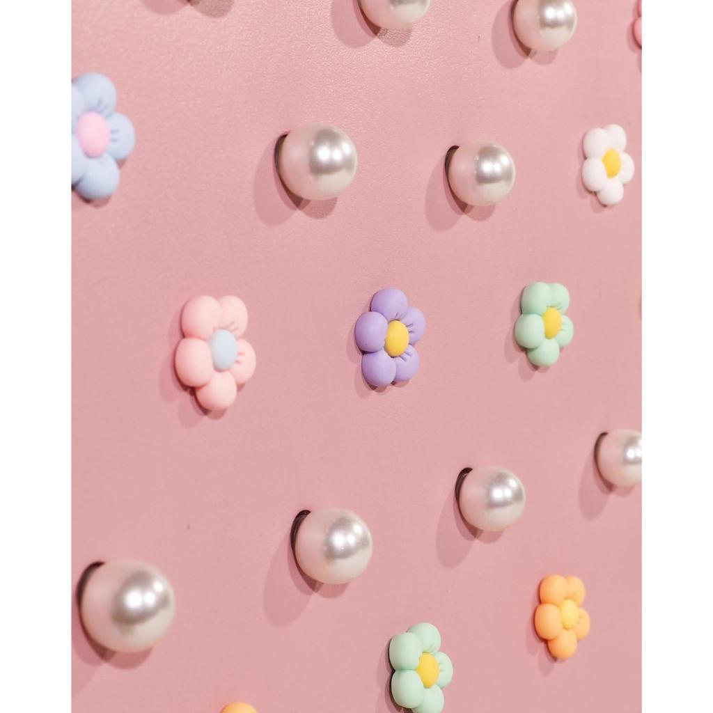 สติ๊กเกอร์ติดกระเป๋า  DIYติดกระเป๋า สติ๊กเกอร์ Sticker อุปกรณ์เสริมกระเป๋าชายหาดBogg Bag จี้ดอกไม้ห้ากลีบมุก จี้ตกแต่ง