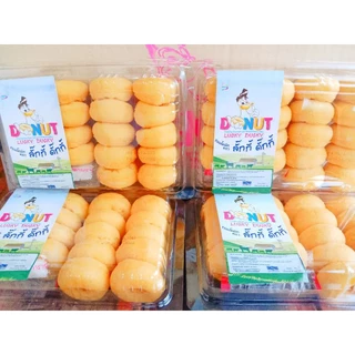 โดนัทจิ๋ว ลั๊กกี้ ดั๊กกี้ ยกลังใน 1 ลังมี 20 ตลับ 1 ตลับมีทั้งหมด 18 ชิ้น