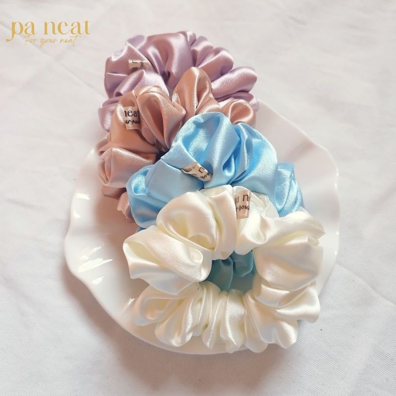 pa neat satin scrunchies ยางรัดผมผ้าซาติน satin flower
