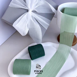 1 ม้วน【5 เมตร】* SILKY SNOW NET – ริบบิ้นตาข่ายเนื้อไหม ผ้าพลีทประดับดิ้นเงิน ขนาด 4 cm. ผูกของขวัญวันเกิด [RBR-0039]