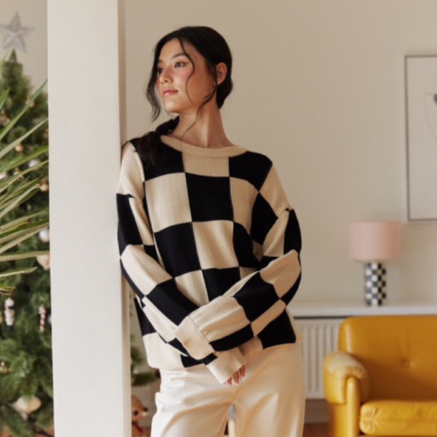 POCKETWOOD - Danish Checkered Sweater เสื้อสเวตเตอร์แขนยาวลายตารางเล็ก