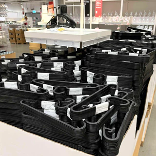 IKEA อิเกีย 🇸🇪 ไม้แขวนเสื้อสี ดำ SPRUTTIG สปรุตติก 1 แพ็คมี 10 อัน
