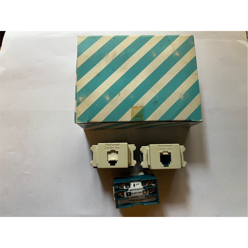 เต้ารับโทรศัพท์มีม่าน  WNT184-18K 6P 4C รุ่นเก่า “National”