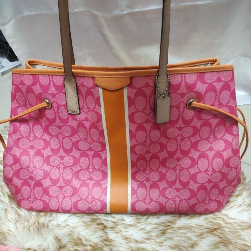 กระเป๋าสะพายไหล่ coach หนังแท้มือสองทรง shopping