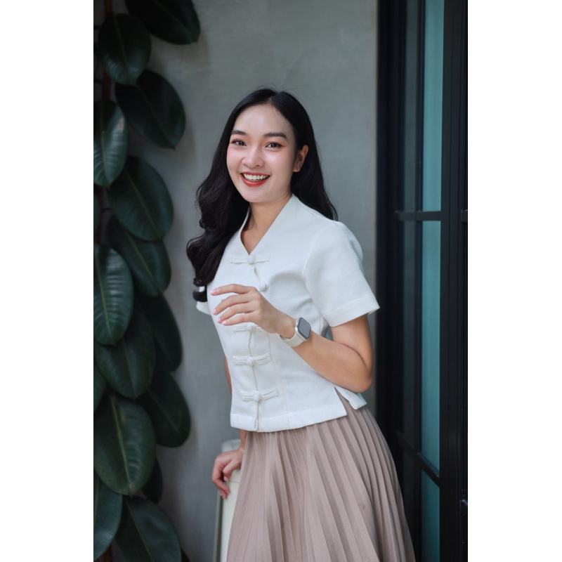 เสื้อพื้นเมืองทรงคอวี แขนสั้น ดีไซน์เรียบหรู ผ้าฝ้ายเยื่อไผ่ อัดกาวทั้งตัวเนื้อสัมผัสนุ่มใส่สบาย