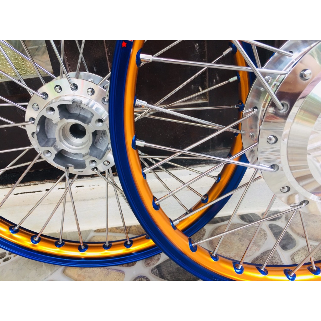 ชุดล้อสีไทเททองใส่รถรุ่น คลิก125i / Pcx 2018-2022 ขึ้นไป (หลังดั้ม) ดุมกลึงเงาอย่างดี ขอบ 17/1.4 ขอบ