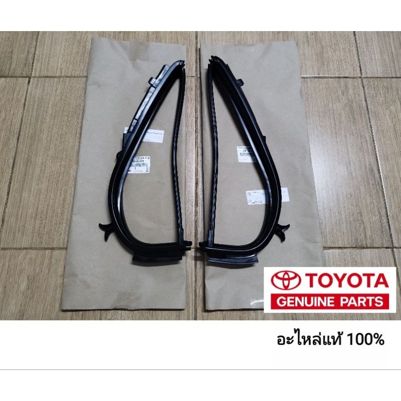 ยางขอบกระจกหูช้างประตูหลัง toyota revo 4 ประตู อะไหล่แท้ toyota ของแท้ 100%