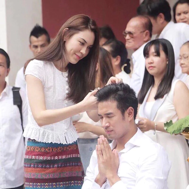 รวมเสื้อลูกไม้ สีขาว