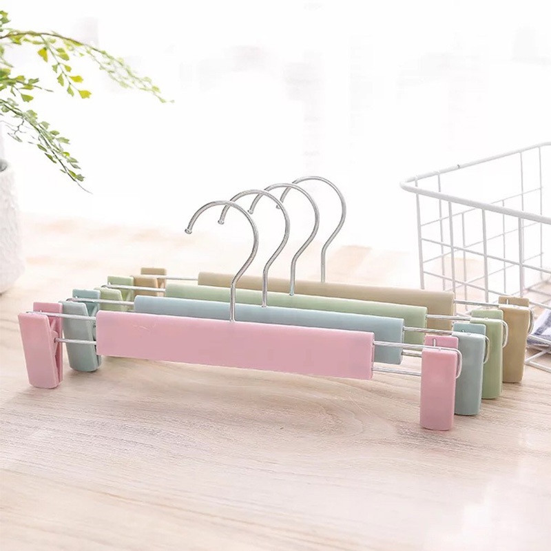 As Well As ไม้แขวนเสื้อแบบมีที่หนีบในตัว หนีบได้ 2 ระดับความกว้าง 30 Cm. และ 20 Cm. ได้ มี 4 สีให้เลือก - รูปที่ 2