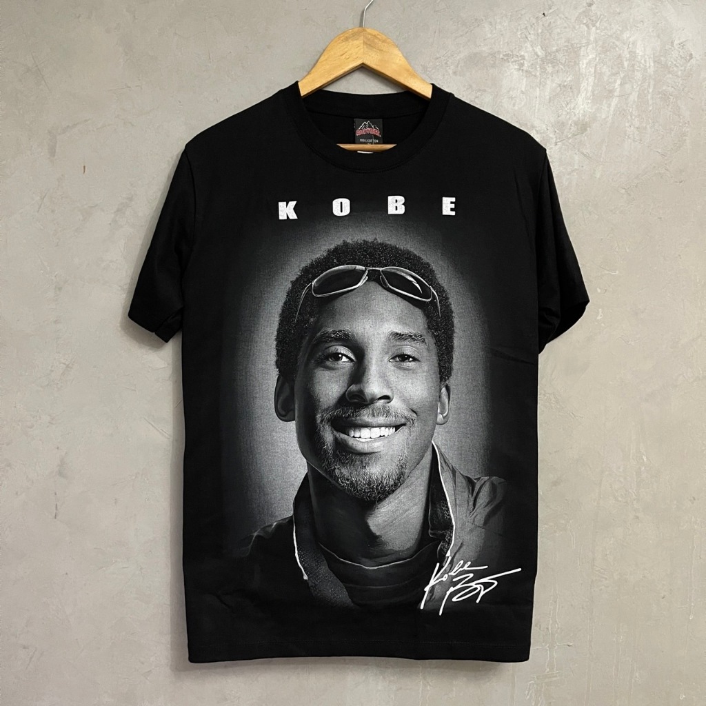 เสื้อยืดโคบี้ยิ้มหวาน(ป้ายRocktee เรืองแสง) ผ้าCotton100