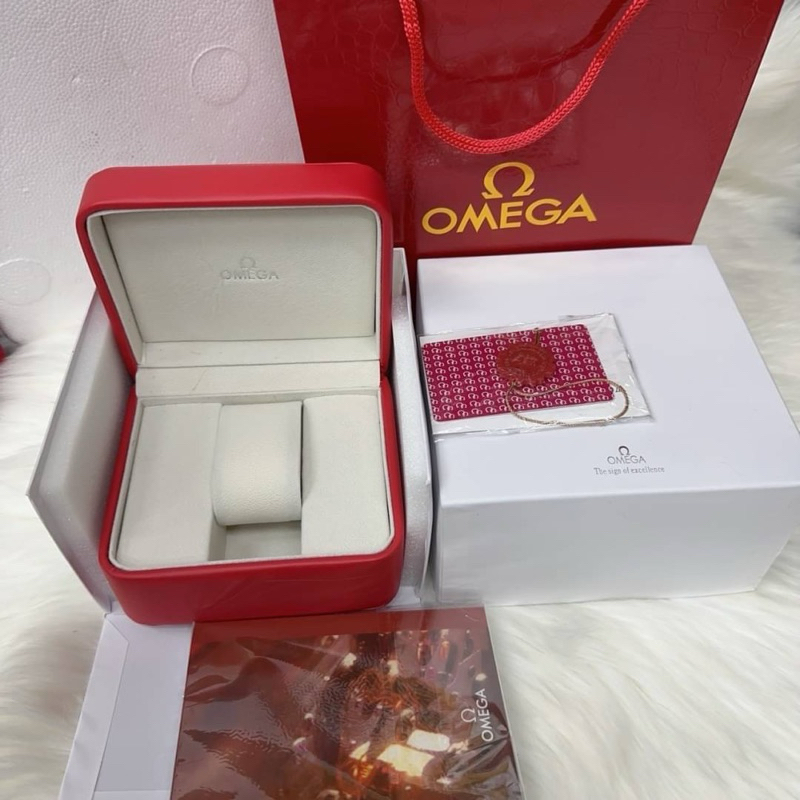 กล่องนาฬิกา omega อุปกรณ์ครบชุดหรูหรามากๆแนะนำเลยค่ะ