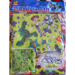 Toy story lunch cloth ผ้าทอยสตอรี่ผืนใหญ่ ของแท้จากญี่ปุ่น Size : 43 x 43 cm สามารถห่อกล่องข้าวได้ค่ะ