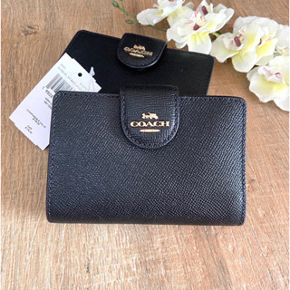 กระเป๋าสตางค์ใบกลาง หนังแท้สีดำ 2พับ MEDIUM CORNER ZIP WALLET (COACH 6390) IM/BLACK อะไหล่ทอง