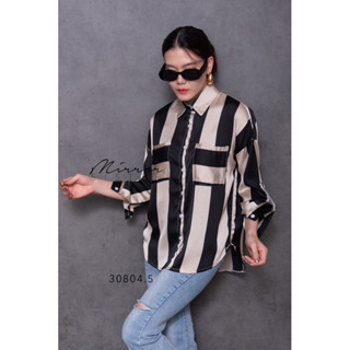 PoPULaR STRipe SHiRT•• เสื้อเชิ้ตลายริ้วทางลงทรงสวยเก๋ มีกระเป๋าหน้าคู่สองข้างลายขวาง