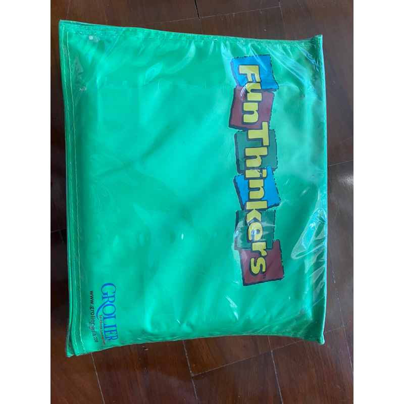 Fun Thinkers กระเป๋าเขียว (ยังไม่แกะซีล)