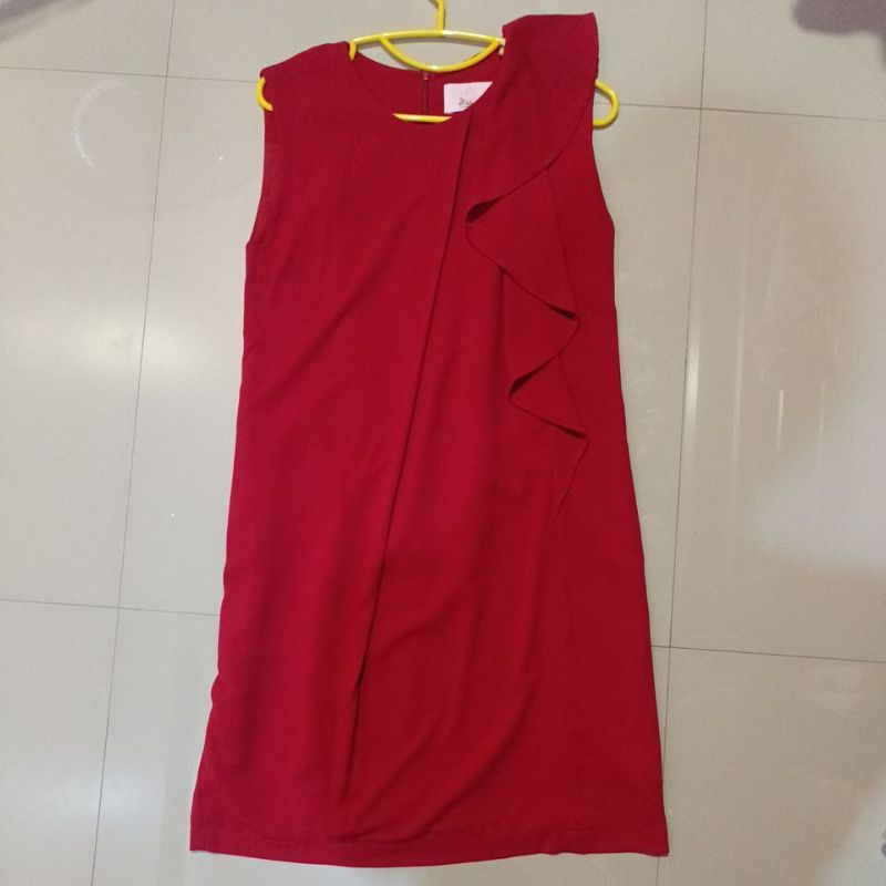 used like new เดรสแขนกุด สีแดงเลือดหมู มีช่องซ่อนเปิดให้นมได้ ไม่เป็นคุณแม่ก้ใส่ได้ bella mom size s