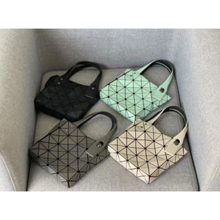 ใหม่แท้ 100 JAPAN BAO BAO issey miyake tote bag4x4 กระเป๋าแนวทแยงแบบพกพา