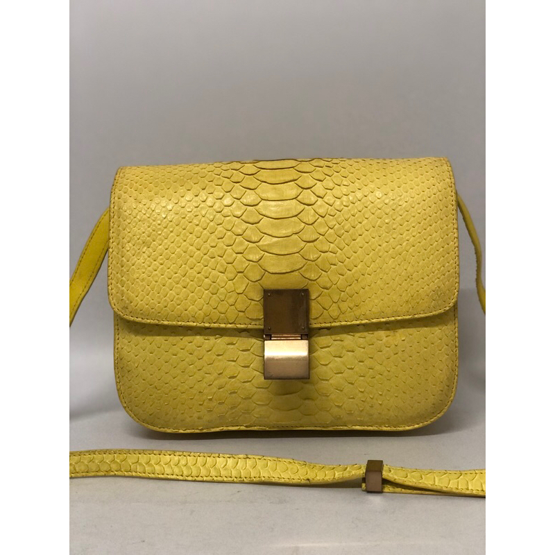 กระเป๋ามือสอง CELINE Yellow Python  Leather Classic Box Bag หนังงู สีเหลือง อะไหล่ทอง ขนาด 9 นิ้ว พร