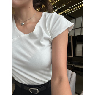 KINDARARE — Dairy Top (เสื้อแขนสั้น ดีเทลแต่งขอบฉลุเพิ่มความน่ารัก)