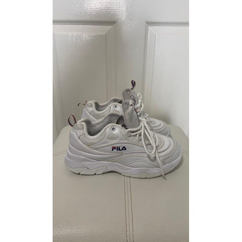 รองเท้าผ้าใบ Fila มือสอง