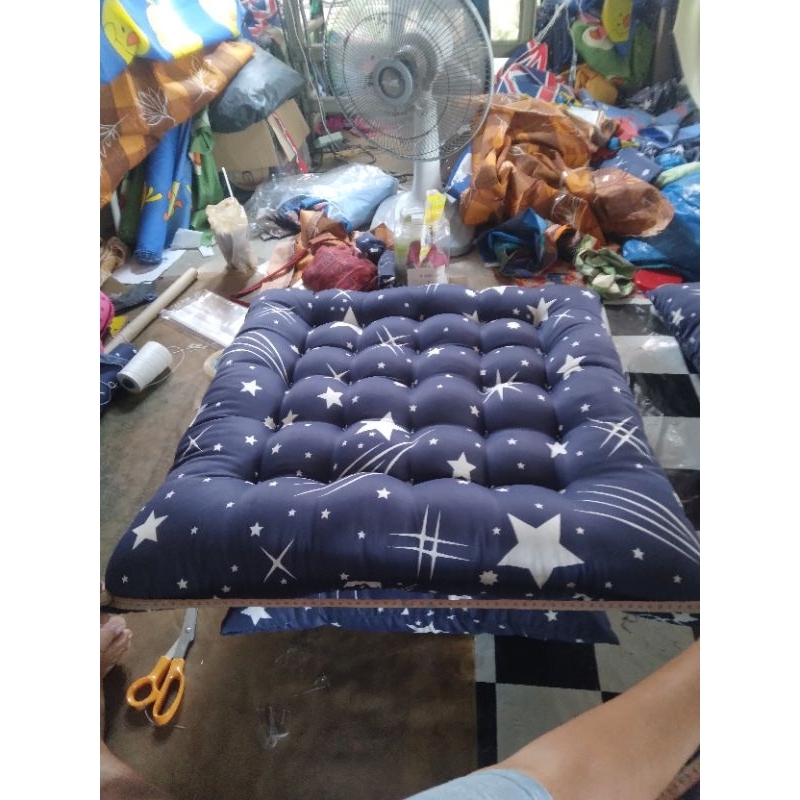 (ซักน้ำได้แห้งเร็วป้องกันไรฝุ่นขนาด70*70ซม.)เบาะรองนั่งนุ่มนิ่มใยสังเคราะห์(หนา7-8ซม.รุ่นใหญ่จัมโบ้)สินค้าคุณภาพตรงปก