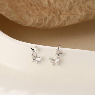 352-Butterfly earrings 925 silver needle ต่างหูแบบคล้องเกี่ยวหู รูปผีเสื้อ 2 ตัว ก้านเงิน 92.5