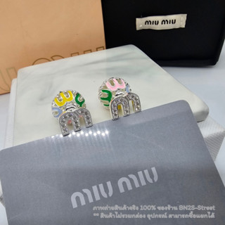 MIU MIU Earrings ต่างหู มิว มิว  งานสวยระดับ Hi end  ตัวโลโก้ M ประดับคริสตัล หลังหูรูปตะกร้อ ตัว M ลงยาหลายสีสัน