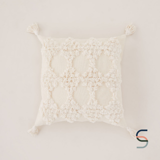 SARABARN Diamond Cushion Cover With Tassels | ปลอกหมอนอิงมีพู่ ลายเพชร สีเบจ