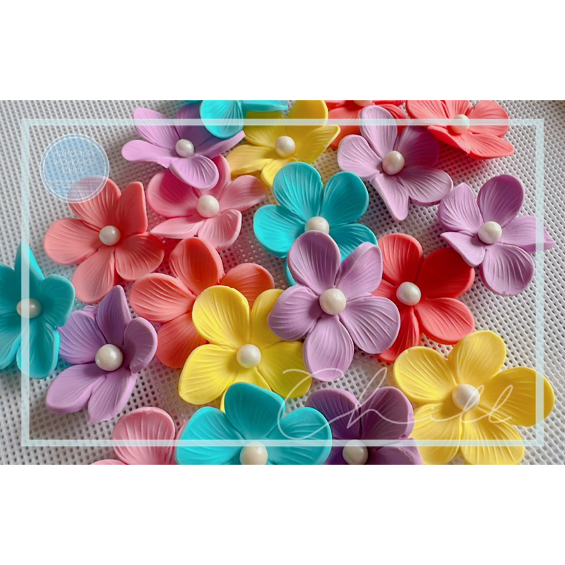 🌸น่ำตาลตกแต่งเค้ก ทานได้: ดอกไม้ใหญ่ เกษรมุก [no.011] แพค5ดอก ขนาด5-5.3cm🌸