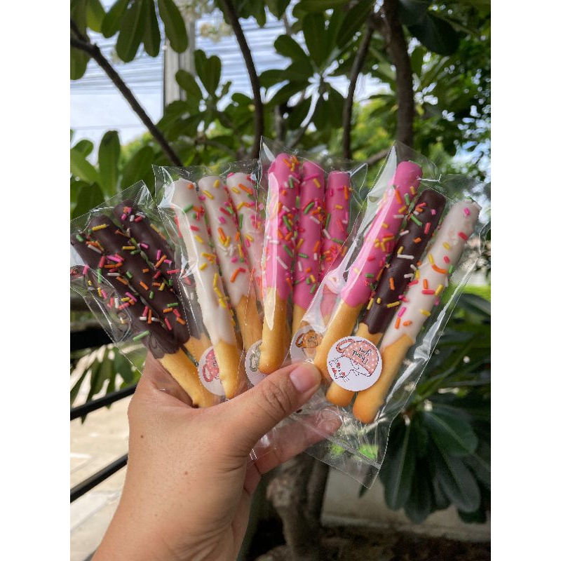 ปังแท่งช็อกกี้ (ขั้นต่ำ 10 ถุง สั่งคละรสได้ค่ะ) เคลือบช็อกโกแลต ถุงละ 5 บาท มีหลายรสให้เลือกซื้อ