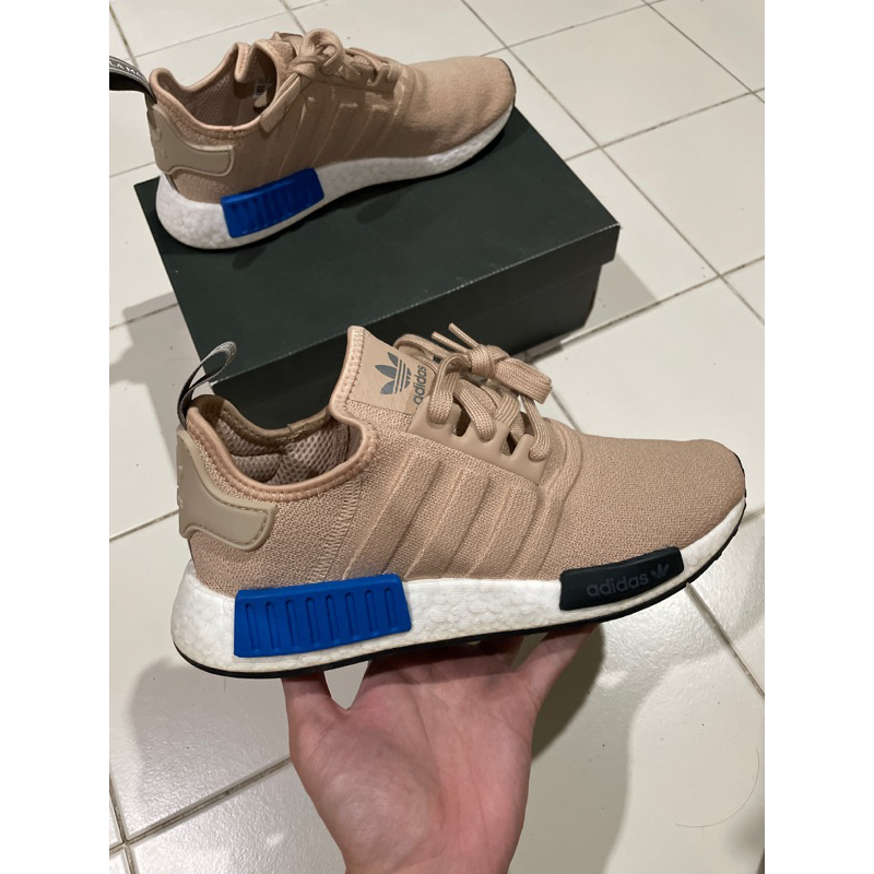 รองเท้า adidas nmd R1
