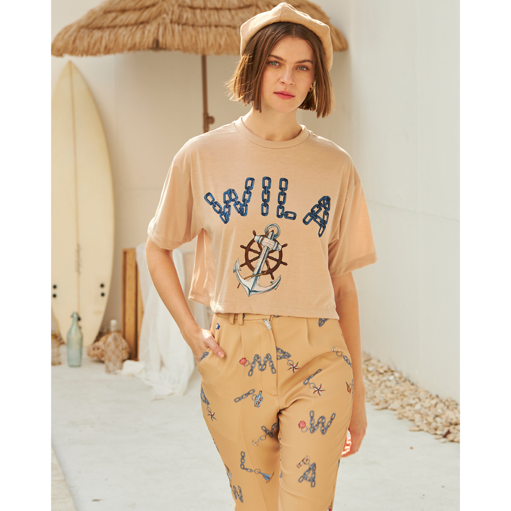 Wila Nautical T-shirt เสื้อยืดทรงหลวม Oversided ตัวสั้น แขนสั้นสีน้ำตาลคาราเมล สกรีนลายในธีมกะลาสีที่อกหน้า