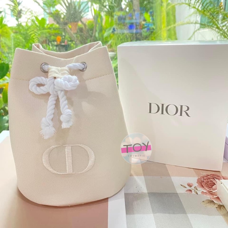 กระเป๋าเครื่องสำอาง Dior ผ้าเนื้อหนาทรงขนมจีบ