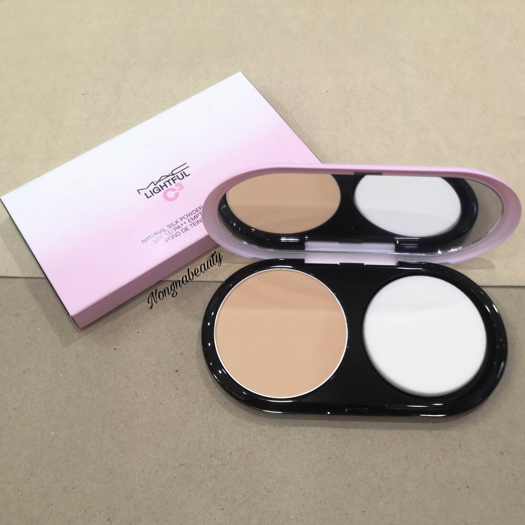 MAC Lightful C³ Natural Silk Powder Foundation SPF 15/PA++ แป้งผสมรองพื้นเนื้อเนียนนุ่มดุจแพรไหม