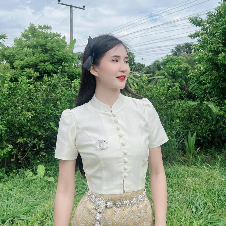 Z07 เสือครอปคอจีนผ้าอัดกาว ผ้าไหมลาวอัดกาวให้ทั้งตัวสีงา