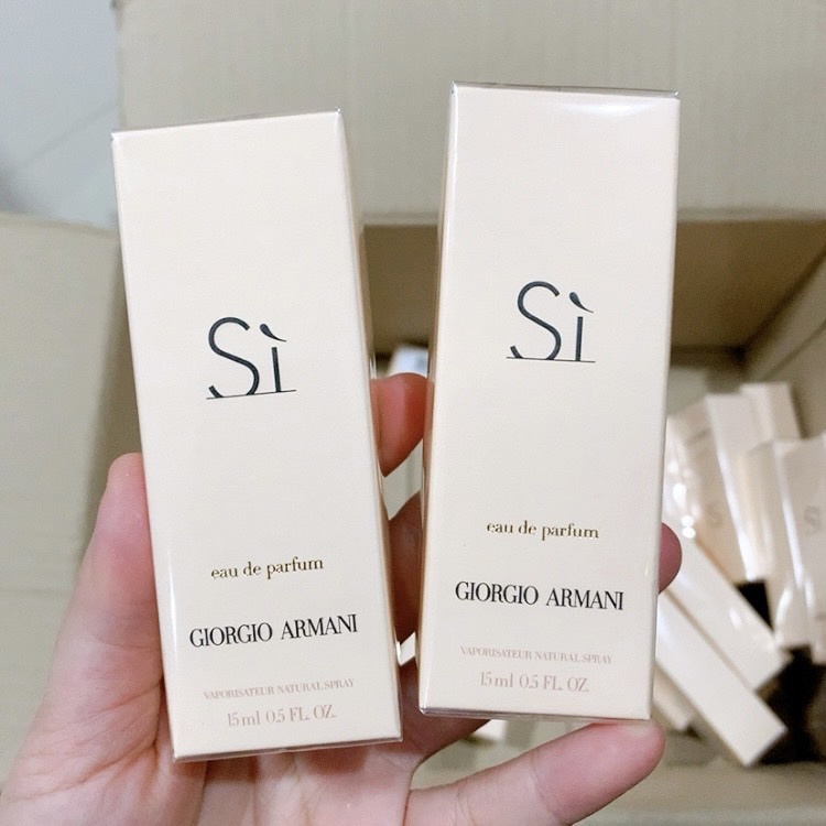 (15 ML)  Giorgio Armani Si EDP 15 ml. กล่องซีล