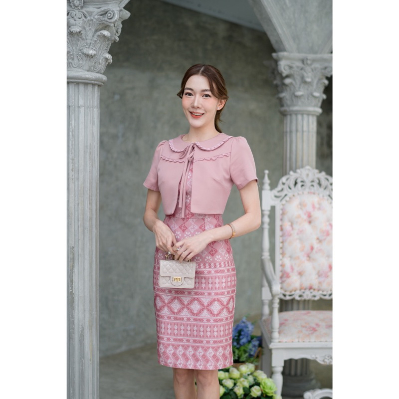 Phawi shop เดรสลายไทยกั๊กแต่งลูกไม้คอบัวลายขอ