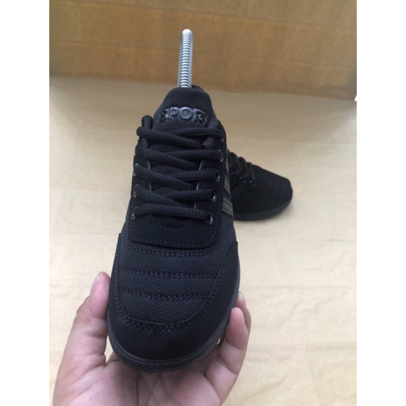 รองเท้าผ้าใบ สี ดำล้วน (Size37-41) มีหลายแบบ ลาย4แถบ