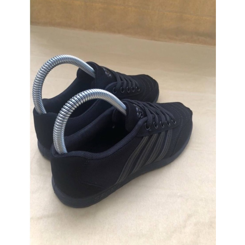 รองเท้าผ้าใบ สี ดำล้วน (Size37-41) มีหลายแบบ ลาย4แถบ