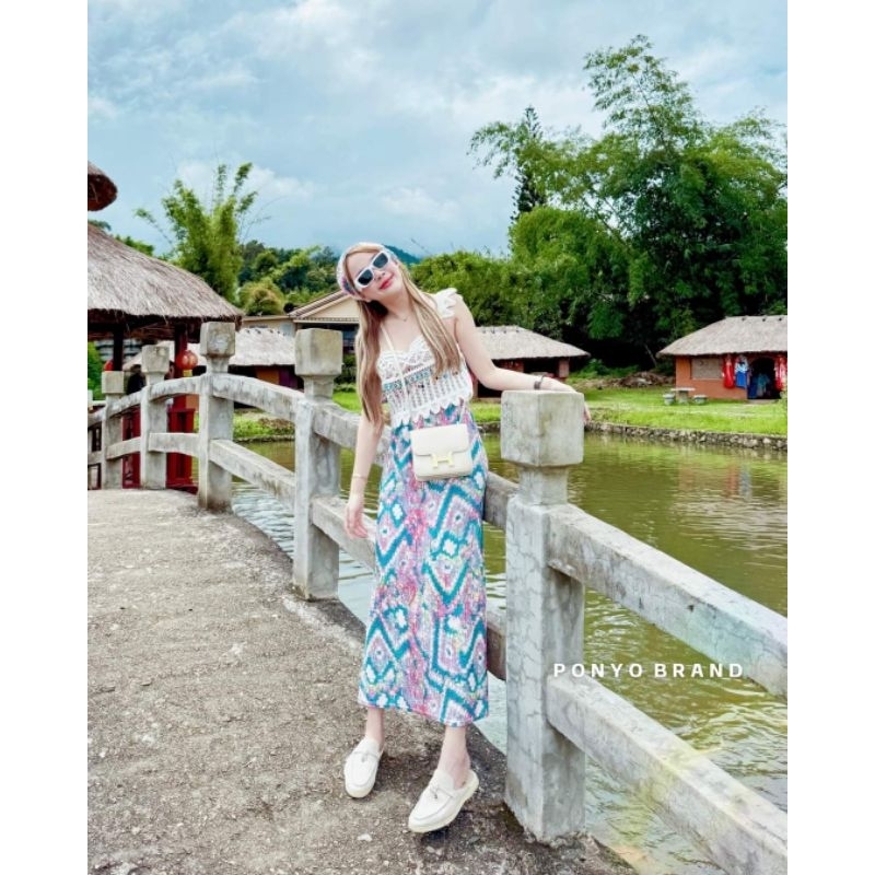 (Used)งานนำเข้าจากร้าน Ponyo Brand(Fz)::ชุดเซ็ตเสื้อถักแต่งลูกปัด+กระโปรงลายกราฟฟิคกลิตเตอร์