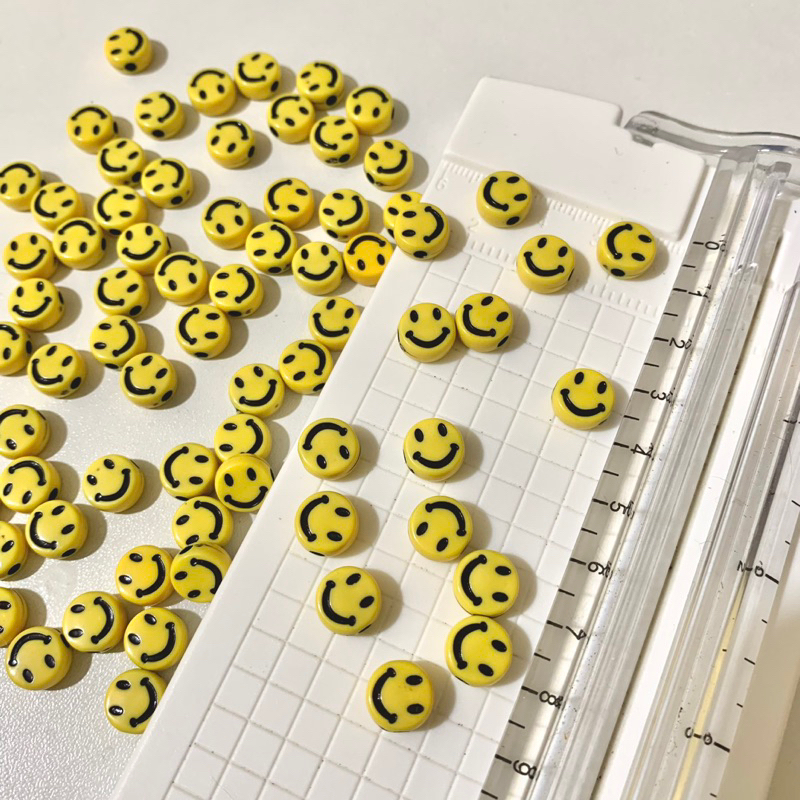 ลูกปัดหน้ายิ้ม 10มิล smiley ยิ้มเหลือง ประมาณ30ชิ้น ( 10g ) **ขั้นต่ำออเดอร์ / 30.-