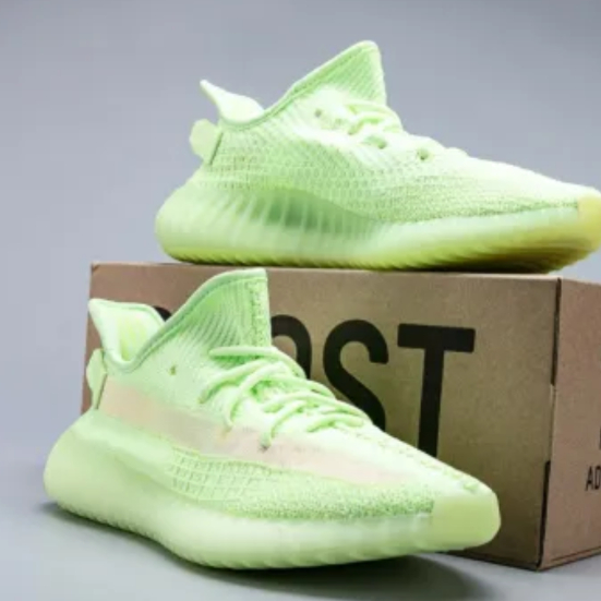 adidas originals Yeezy Boost 350 V2 Glow in the Dark สีเขียวกลางคืน รองเท้าผ้าใบ ของแท้ 100 %